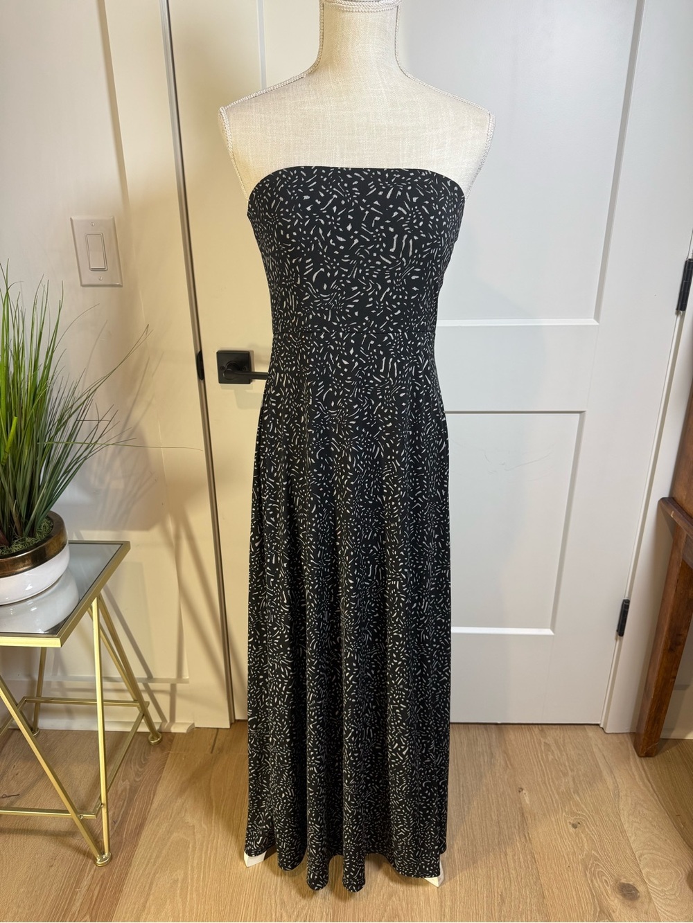 Banana Republic Strapless Maxi Dress Size Small Black White Abstract Print